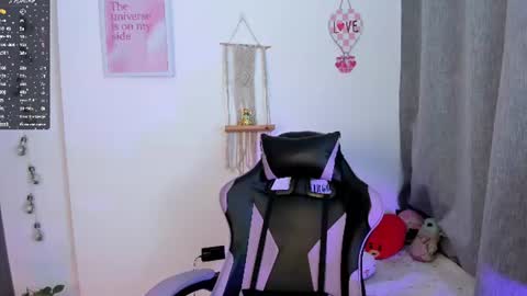 Snapshot of cyber_lizz chatting on August 5, 10:12 pm Liz online show from August 5, 10:12 pm