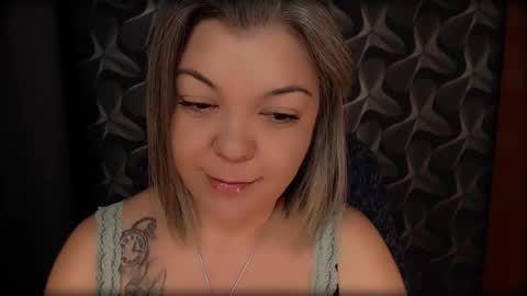 Snapshot of cyberdomme chatting on January 3, 6:11 am Full time mean bitch. online show from January 3, 6:11 am