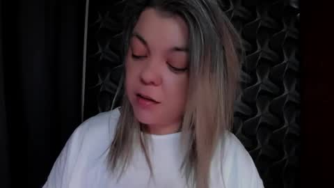 Snapshot of cyberdomme chatting on May 4, 9:00 pm Full time mean bitch. online show from May 4, 9:00 pm