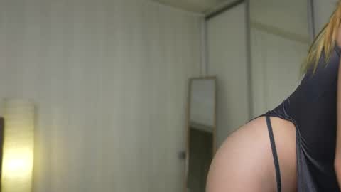 Snapshot of cyberheart_ chatting on September 22, 5:15 pm EMILY online show from September 22, 5:15 pm