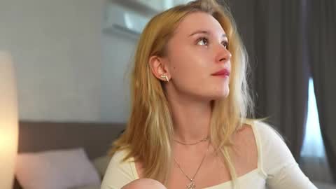 Snapshot of cyberheart_ chatting on October 20, 1:11 pm EMILY online show from October 20, 1:11 pm