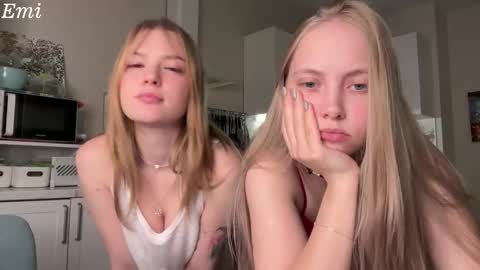 Im Emi streaming with my friend Reyna today online show from March 5, 3:08 pm