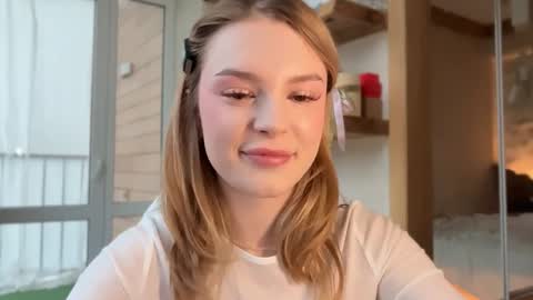Im Emi streaming with my friend Reyna today online show from April 29, 3:49 pm