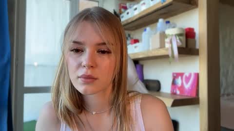 Snapshot of cyberl0ve_ chatting on May 17, 1:18 pm Im Emi streaming with my friend Reyna today online show from May 17, 1:18 pm