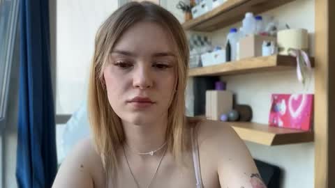 Snapshot of cyberl0ve_ chatting on June 5, 11:27 am Im Emi streaming with my friend Reyna today online show from June 5, 11:27 am