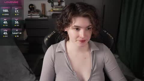 Snapshot of cybersamuraii chatting on June 2, 2:08 pm Helen Blossom online show from June 2, 2:08 pm