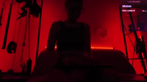 Snapshot of cyberxgoddess_ chatting on June 18, 12:11 am Lily Goddess online show from June 18, 12:11 am