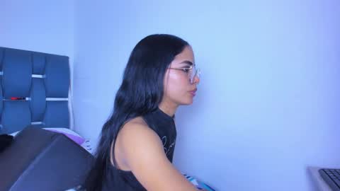 Snapshot of cyndycranforsquirt chatting on May 2, 6:57 pm cyndycranforsquirt online show from May 2, 6:57 pm