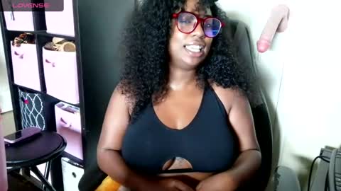 Snapshot of cyndylouwho chatting on June 16, 4:53 pm Cyndy Lou Who online show from June 16, 4:53 pm