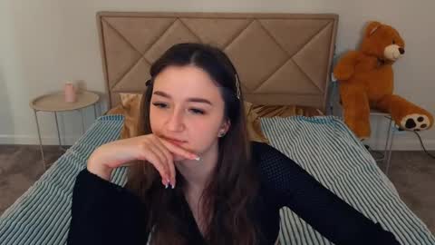 Snapshot of cyrenaluxe chatting on April 29, 1:26 pm Cyrena online show from April 29, 1:26 pm