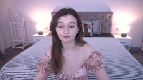 Snapshot of cyrenaluxe chatting on June 5, 12:55 pm Cyrena online show from June 5, 12:55 pm