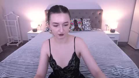 Snapshot of cyrenaluxe chatting on June 13, 12:36 pm Cyrena online show from June 13, 12:36 pm