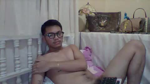 Snapshot of cyrenzortegal chatting on April 10, 6:12 pm cyrenzortegal online show from April 10, 6:12 pm