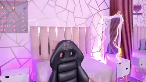 cyrus_tay online show from April 23, 11:42 am