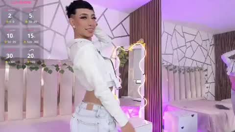 Snapshot of cyrus_tay chatting on June 19, 8:01 pm cyrus_tay online show from June 19, 8:01 pm