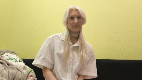 Snapshot of cythiacrutcher chatting on June 1, 7:15 pm Emily online show from June 1, 7:15 pm