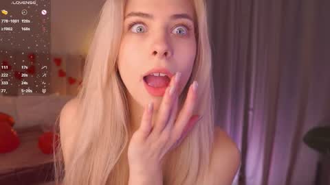 Snapshot of d0ll_eyes_ chatting on February 10, 6:39 am Julie online show from February 10, 6:39 am