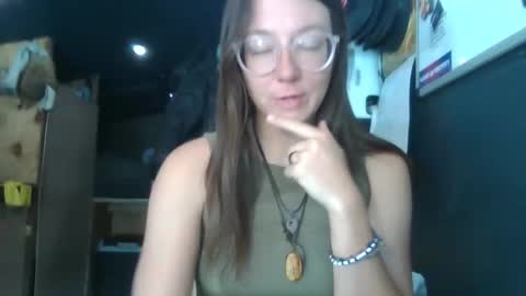 Snapshot of d3sert_moon chatting on December 5, 5:53 pm d3sert_moon online show from December 5, 5:53 pm