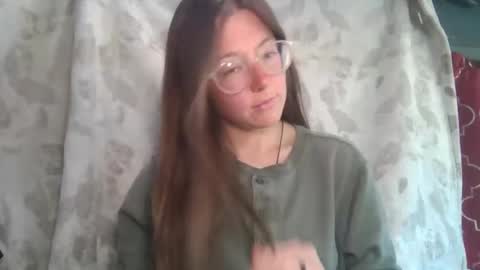 Snapshot of d3sert_moon chatting on May 18, 11:21 pm d3sert_moon online show from May 18, 11:21 pm