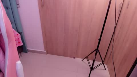 Snapshot of d___darling chatting on December 4, 7:39 am darling online show from December 4, 7:39 am