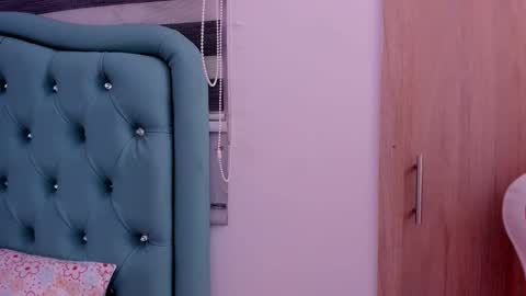 Snapshot of d___darling chatting on December 17, 8:31 am darling online show from December 17, 8:31 am