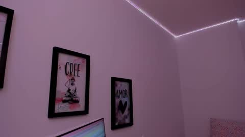 Snapshot of d___darling chatting on December 18, 6:52 am darling online show from December 18, 6:52 am