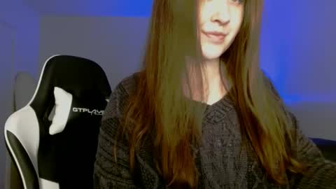 Snapshot of d_a_i_s_y chatting on February 23, 7:22 am Daisy online show from February 23, 7:22 am