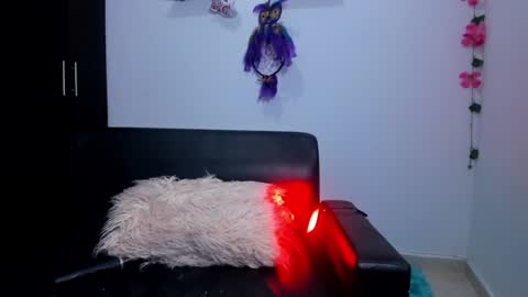 Ailyn  online show from December 24, 1:49 am