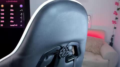 Ailyn  online show from October 2, 11:45 pm