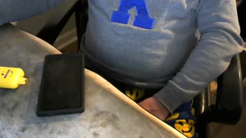 Snapshot of daddiessissyboy chatting on December 13, 3:27 am daddiessissyboy online show from December 13, 3:27 am