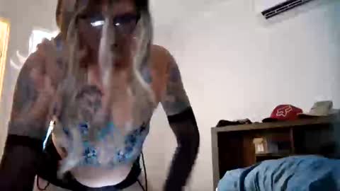 Snapshot of daddy69sx77 chatting on March 29, 5:35 pm Kasey Xdresser online show from March 29, 5:35 pm