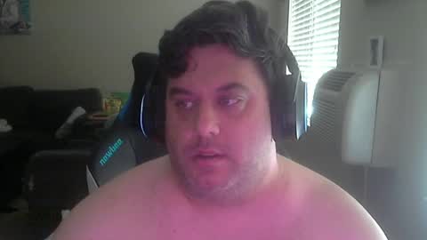 Snapshot of daddybody4u chatting on April 2, 5:43 pm daddybody4u online show from April 2, 5:43 pm