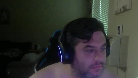 Snapshot of daddybody4u chatting on May 17, 5:53 pm daddybody4u online show from May 17, 5:53 pm