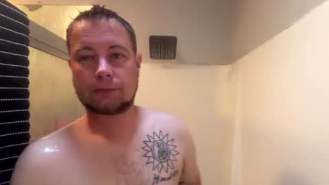 Snapshot of daddycam33 chatting on August 1, 11:25 pm DaddyCam33 online show from August 1, 11:25 pm
