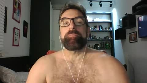 Snapshot of daddymusclebearrio chatting on December 15, 9:24 am daddymusclebearrio online show from December 15, 9:24 am