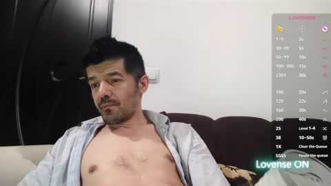 Snapshot of daddynextdoor86 chatting on May 9, 1:55 am daddynextdoor86 online show from May 9, 1:55 am