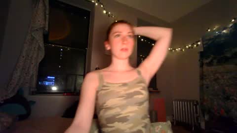 Snapshot of daddysdollhouse chatting on March 4, 5:32 am Saoirse online show from March 4, 5:32 am