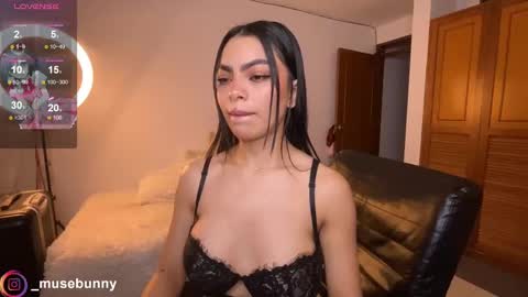 Snapshot of daddysweeeetbody chatting on October 7, 2:09 am Sophie online show from October 7, 2:09 am