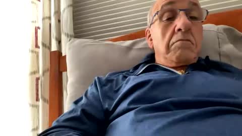 Snapshot of daddyweis chatting on December 15, 3:00 am daddyweis online show from December 15, 3:00 am