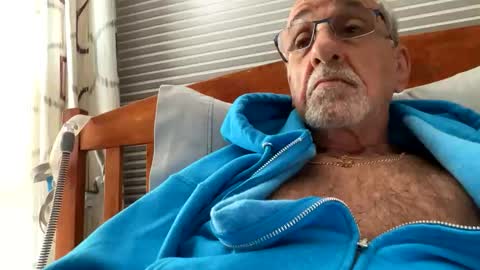 Snapshot of daddyweis chatting on June 6, 3:44 am daddyweis online show from June 6, 3:44 am