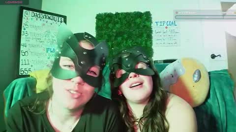 Snapshot of dadisnowsluts chatting on December 16, 1:54 am dadisnowsluts online show from December 16, 1:54 am