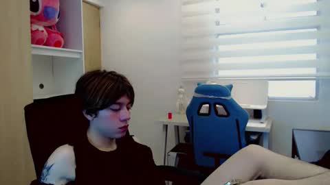 dae_lune online show from February 12, 9:32 pm