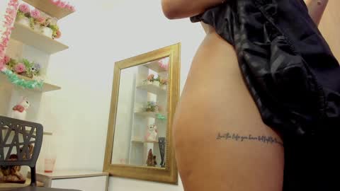 Snapshot of daenerys_targa chatting on December 4, 7:17 am Lesly online show from December 4, 7:17 am