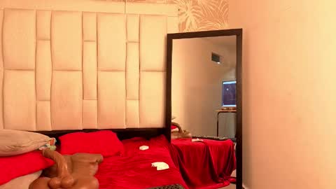 daffnelewis online show from November 27, 11:23 am