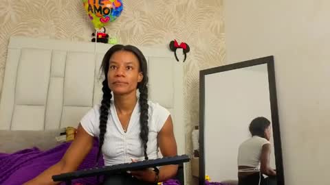 daffnelewis online show from April 25, 11:13 am