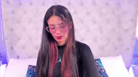 Snapshot of dafne_bss chatting on June 24, 7:07 am dafne_bss online show from June 24, 7:07 am