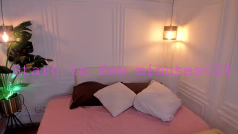 dafne_hillss online show from January 15, 12:10 pm