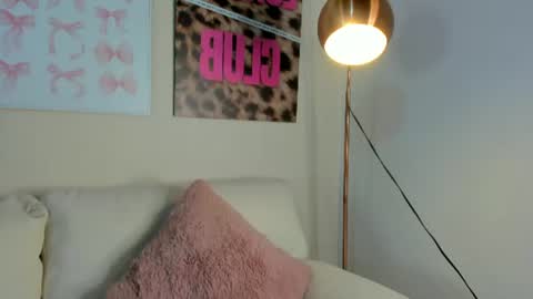dafne_hillss online show from June 14, 8:55 pm