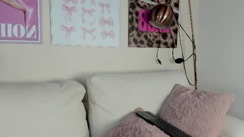 dafne_hillss online show from June 21, 12:52 pm