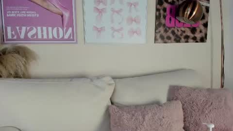 dafne_hillss online show from July 1, 11:12 am